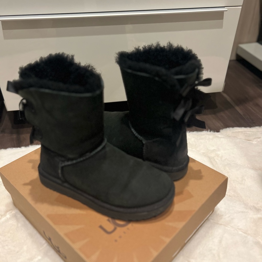 Black suede bow Uggs Bailey bow 11 in size 7